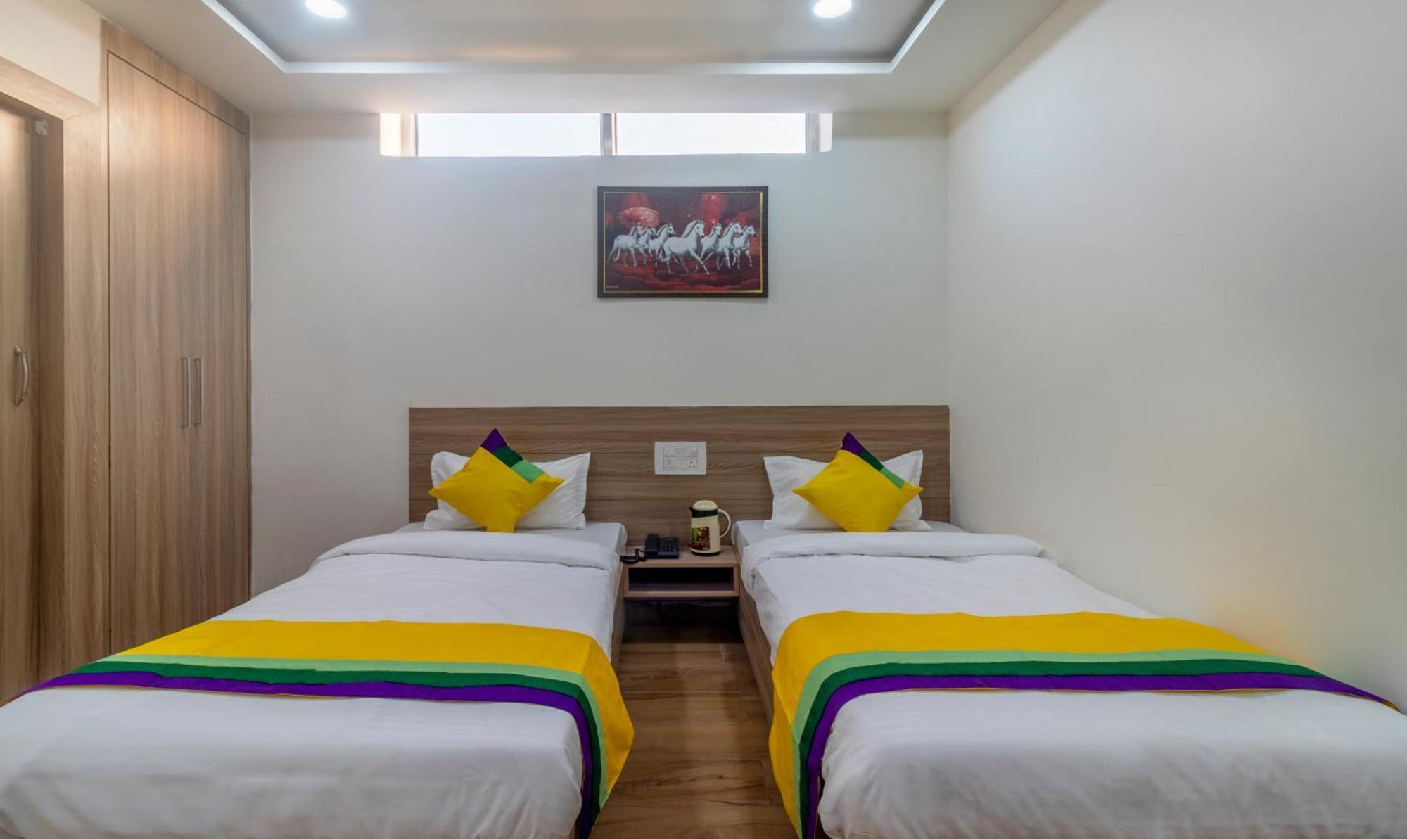 Itsy Hotels Krishna Residency, Govardhan Chauraha Mathura Dış mekan fotoğraf